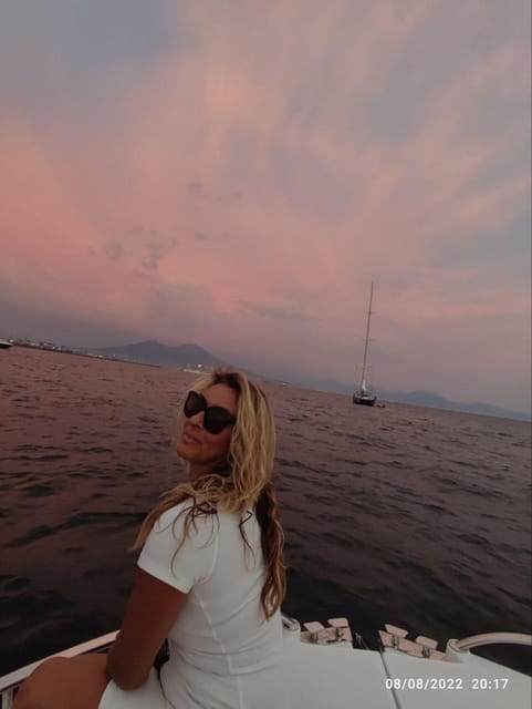Naples: Bay of Naples Sunset Experience with Prosecco - Mount Vesuvius and the Naples skyline: how to time your photos and your calm