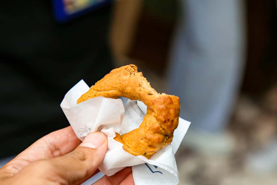 Naples: Culture & Street Food with a Local Guide - The wallet pizza and fried Piazza: your included main course