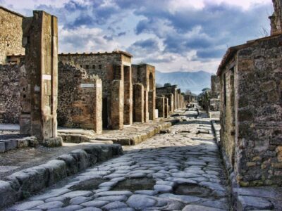 Naples: Half-Day Pompeii Tour - Naples pickup and the ride to Pompeii: your day starts with time saved