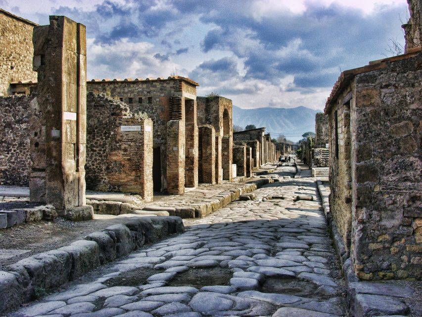 Naples: Half-Day Pompeii Tour - Naples pickup and the ride to Pompeii: your day starts with time saved