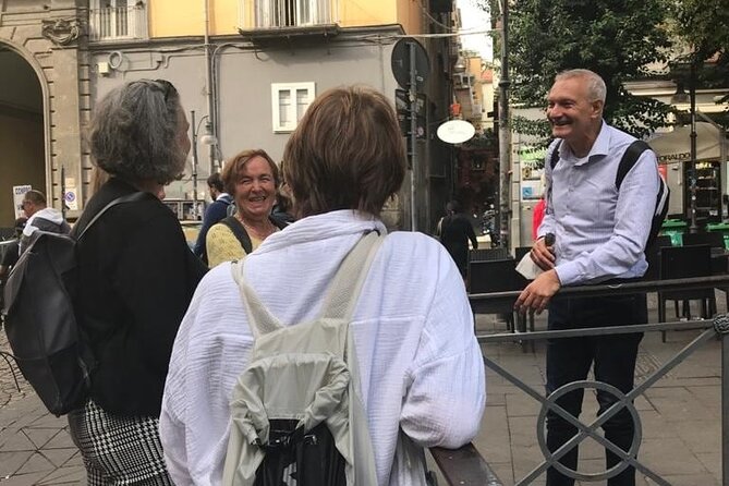 Naples historic center private tour with pizza lunch - Quartieri Spagnoli: street life with a Spanish soldier backstory