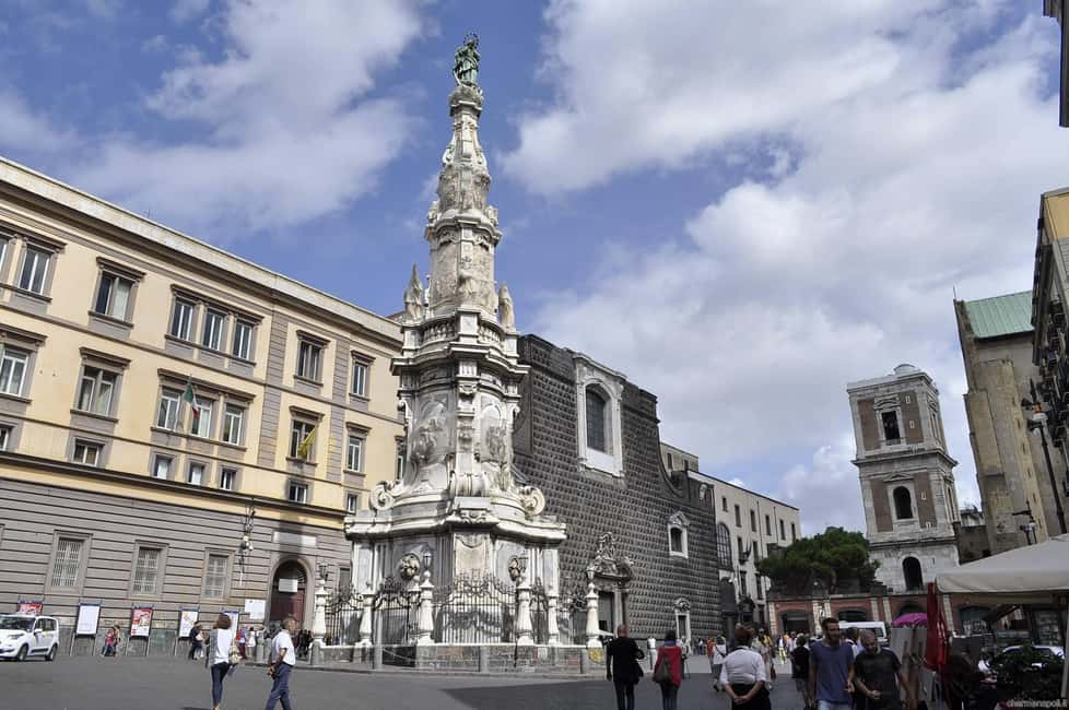 Naples: Historic Center Tour & Veiled Christ Entry Ticket - Stop by the arts-and-crafts market for a real taste of Naples