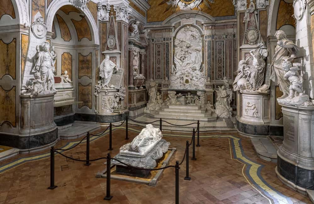 Naples: Historic Center Tour & Veiled Christ Entry Ticket - Meeting near Piazza Dante and how the tour actually moves