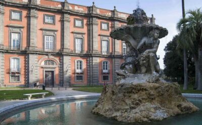 Naples: National Gallery of Capodimonte Tour - Entering the museum: monumental stairs and a palace rhythm