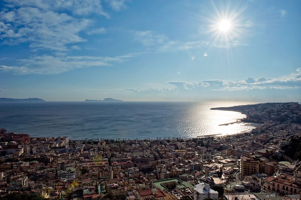 Naples: Panoramic Private Tour by Vintage Fiat 500 or 600 - Egg Castle at the water’s edge: Castel dell’Ovo moment