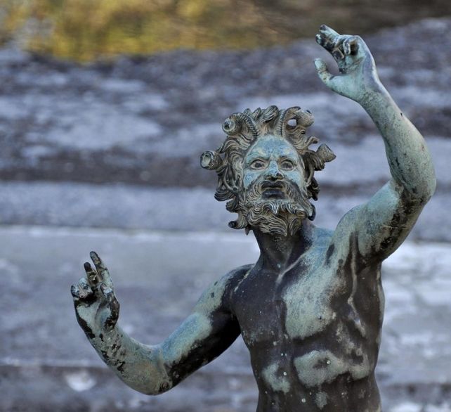 Naples: Pompeii and Herculaneum Private Walking Tour - Pompeii’s western walk: public spaces and private rooms