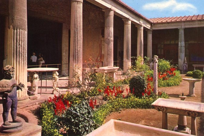Naples, Pompeii and Sorrento full day tour from Naples - Pompeii with skip-the-line: how the guide turns ruins into a story