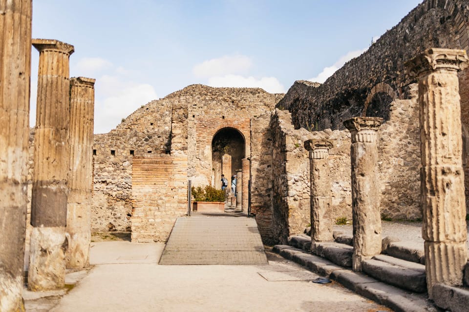 Naples: Shore Excursion to Pompeii Ruins with Guided Tour - The Ride South: Air-Conditioned Comfort and a Reality Check