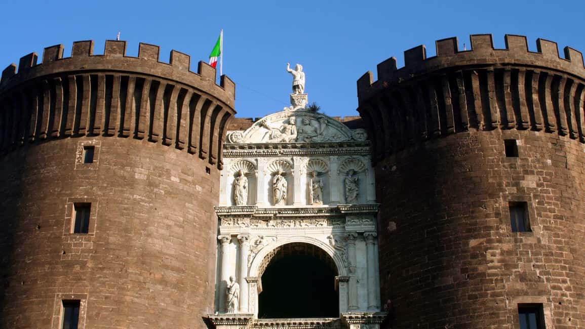 Naples: tour between Maschio Angioino and Plebiscito square - The Crocodile Legend and Maschio Angioino Moat: what the castle tour really adds