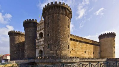 Naples: tour between Maschio Angioino and Plebiscito square - Teatro San Carlo from the outside: spotting Naples’ top lyric-theater presence