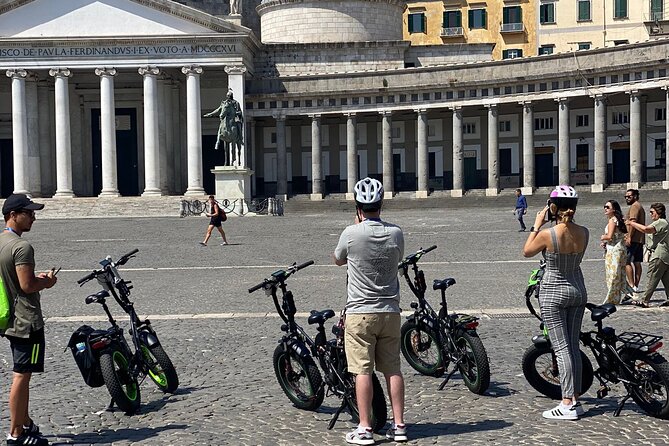 Naples tour by E-BIKE - The panoramic curve stop at Via Francesco Petrarca, 111