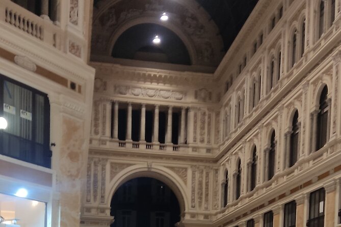 Naples Tour culture and food tour - Duomo di Napoli and the legend of San Gennaro