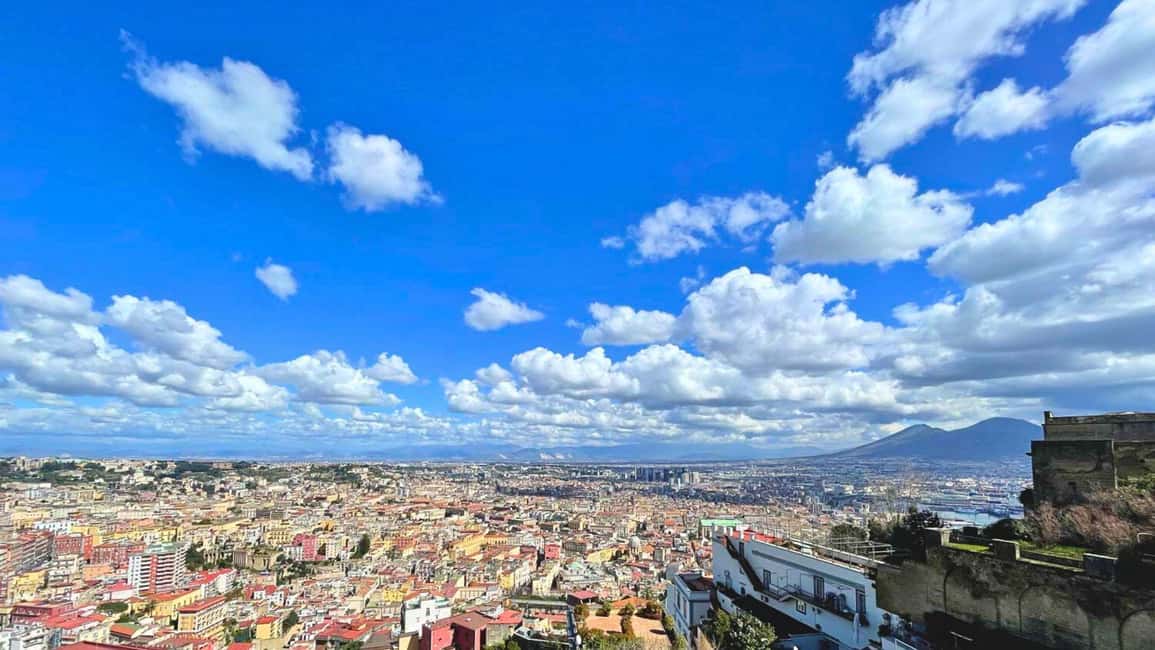 Naples: Vomero, Chiaia private tour with funicular railway - Via Scarlatti and Via Giordano: Cafes, Boutiques, and Easy People-Watching