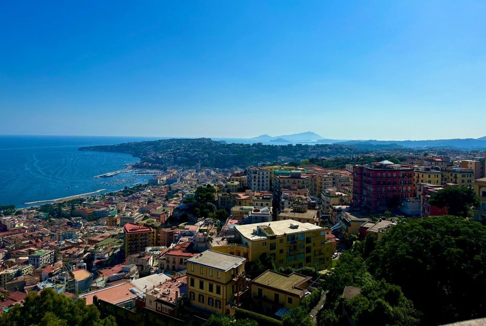 Naples: walk to Naples with local guide - Via Toledo: a straight shot through real everyday Naples