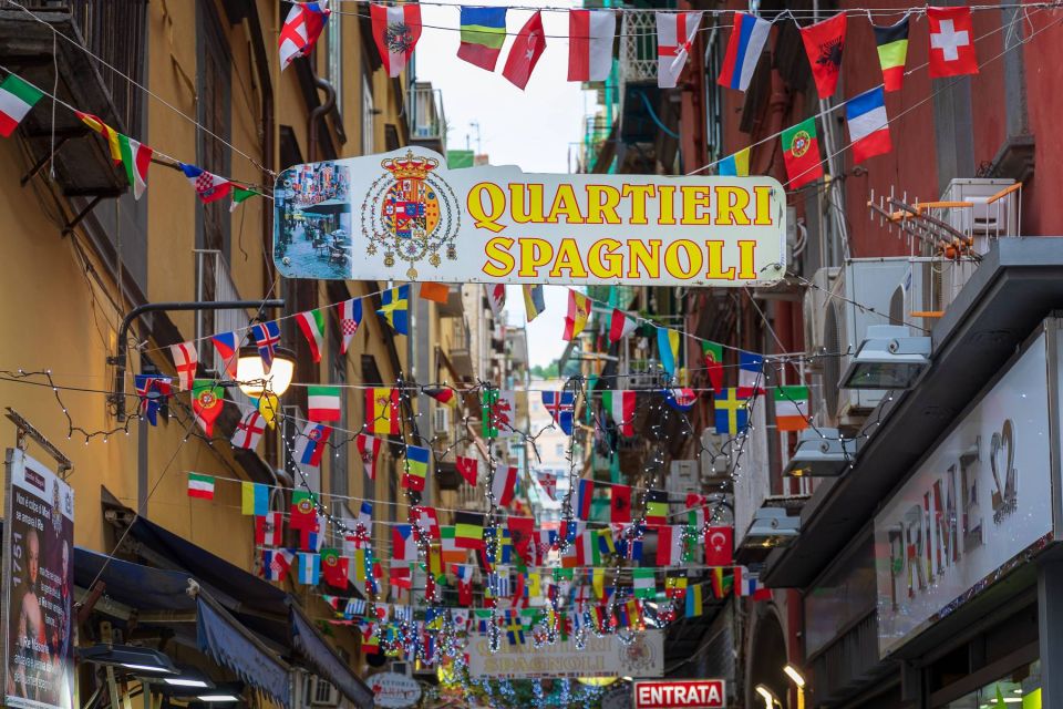 Naples: walk to Naples with local guide - Spaccanapoli and the Spanish neighborhoods: narrow streets, big personality