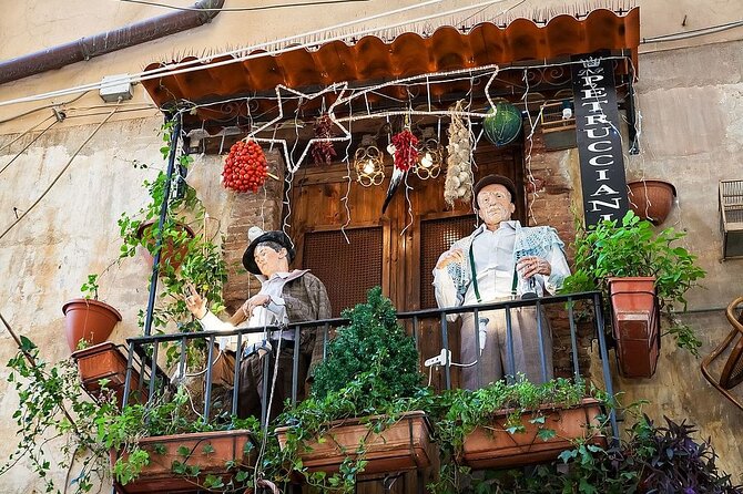 Naples walking tour + Neapolis buried - Meeting at the Fountain of Neptune in Piazza Municipio (8:30 Start)
