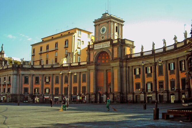 Naples walking tour + Neapolis buried - The Two 45-Minute Breaks: Shopping, Lunch, and Not Rushing