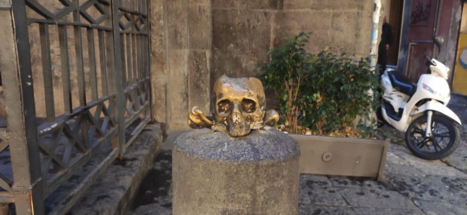 Naples Walking Tour: Old Town and Spaccanapoli - The food tasting: simple fuel that makes the walk easier