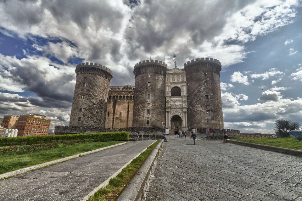 Napoli: Half-Day City Sightseeing Group Tour - A half-day Naples plan: museums, squares, and Vesuvius views