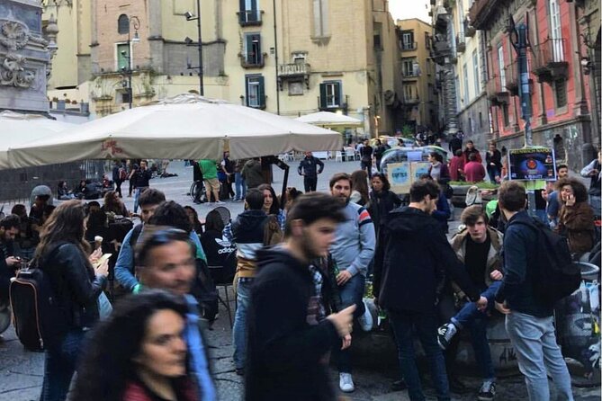 Napoli Pub Crawl in the Old Town - Via Toledo to Dante Square: why the walk is part of the fun