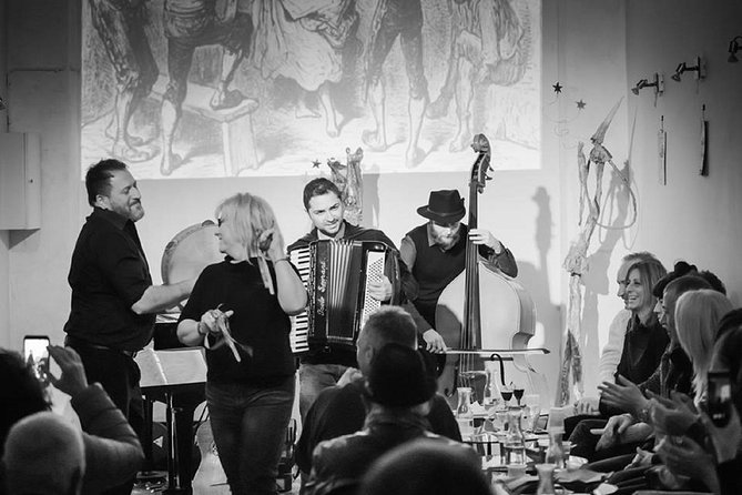 Napulitanata: Traditional Neapolitan Music Concert Ticket - The room, the vibe, and why the welcome drink isn’t just a perk