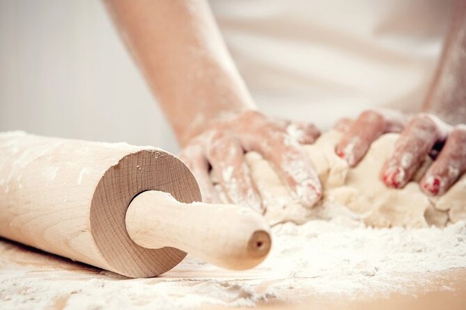 Neapolitan pasta homemade Cooking Lesson - The Egg Pasta Dough: Rest Time, No Machines, and Old-School Technique