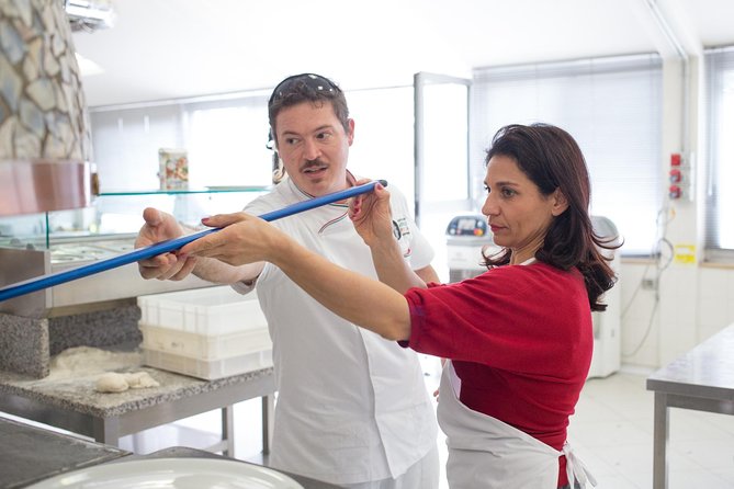 Neapolitan Pizzamaker for One Day - From topping to firing: the wood oven experience that makes Neapolitan pizza click