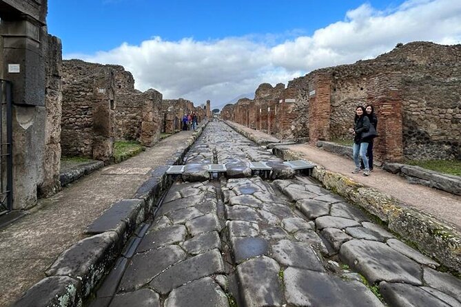 Once upon a time Pompeii 2 and a half hour tour - What to Expect From the Guide’s Style