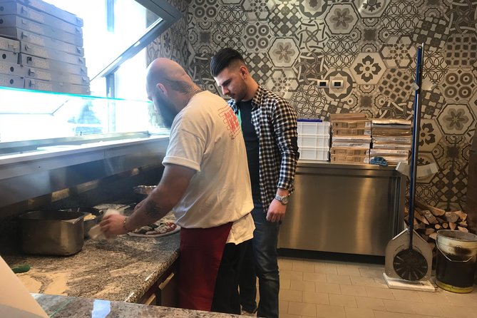 Pizza School, Learn the authentic art of making Pizza - English Support and the Guide–Chef Teamwork