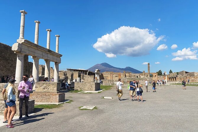 Pompei three hours with an expert guide - Street of Abundance and the main road feel: the city’s rhythm under your feet