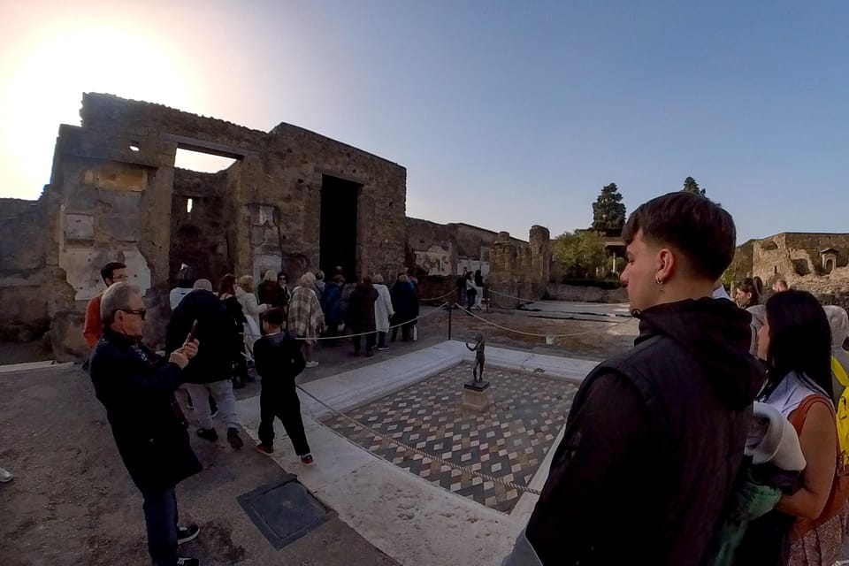 Pompeii: 2 Hours Skip the Line Visit with a Licensed Guide - Thermopolium: the ancient fast-food stop that makes daily life click
