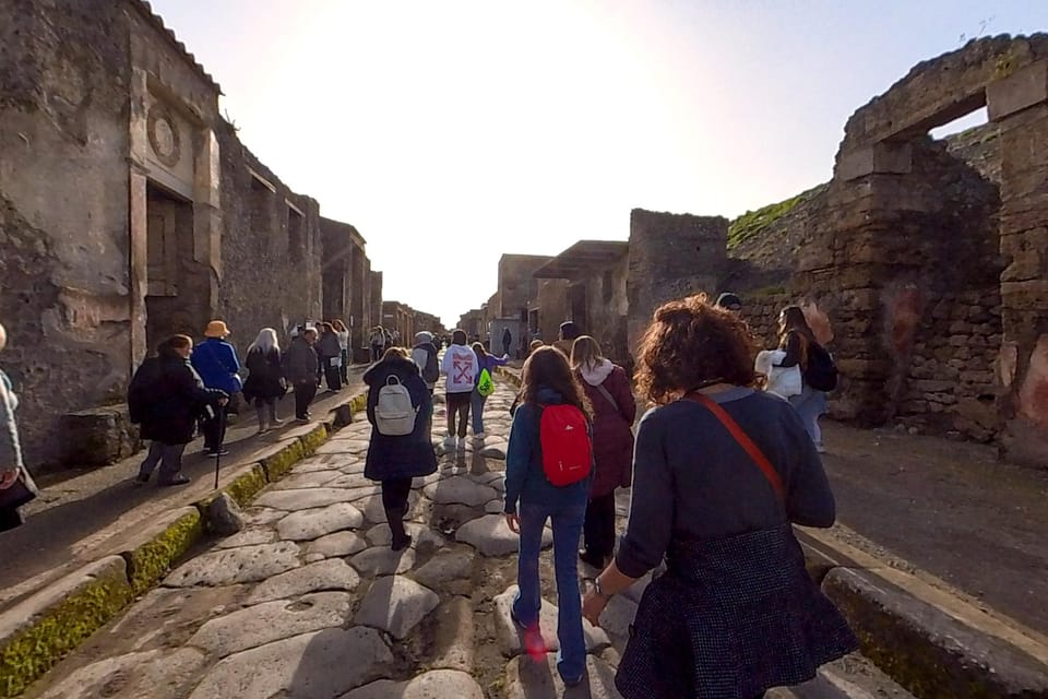 Pompeii: 2 Hours Skip the Line Visit with a Licensed Guide - 2 hours with a licensed guide: what you’ll actually cover
