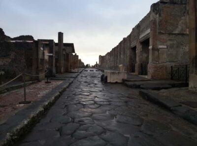 Pompeii : 2h small group tour with an archeologist - What you really get: an archaeologist guide, not just a walk