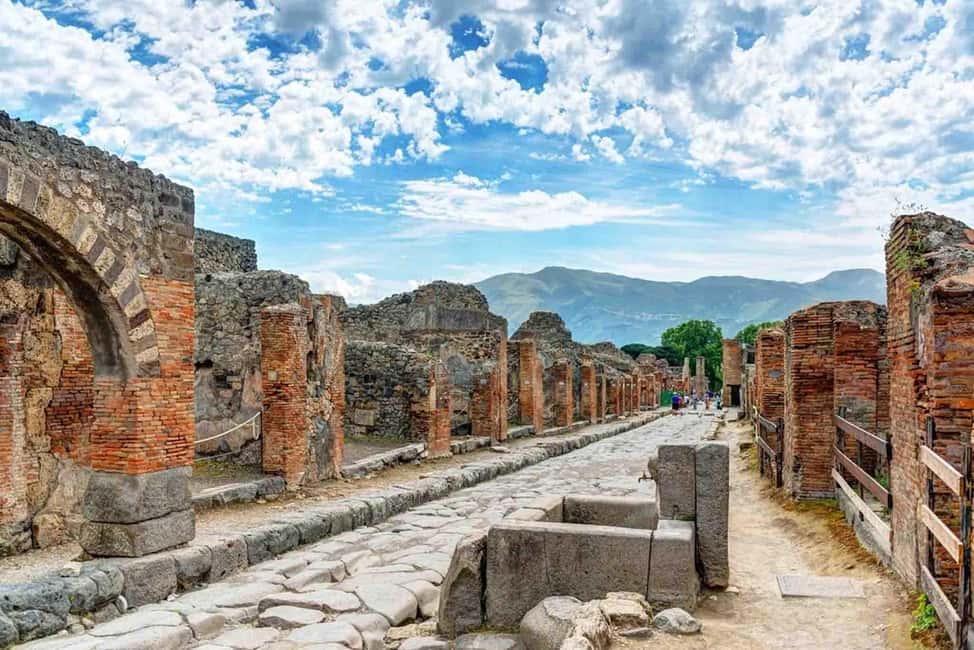 Pompeii : 2h small group tour with an archeologist - Express entrance and priority access: the real advantage