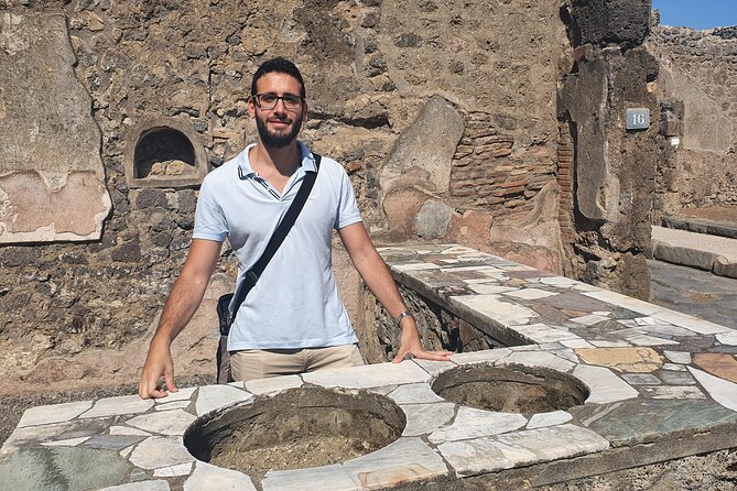 Pompeii 360° - 4-hour tour with an expert Guide in archaeology - Temple of Apollo and the sun-and-moon theme