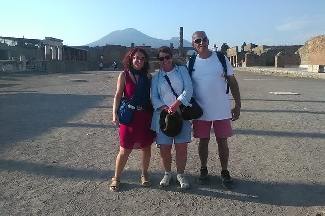 Pompeii 360° - 4-hour tour with an expert Guide in archaeology - Meeting at Piazza Esedra and getting into the park without stress