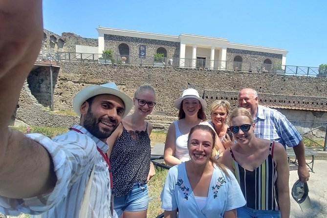 Pompeii Ancient City Walking Tour – Italian & English Guide - Day 2: a calmer hour at the Roman Catholic Sanctuary