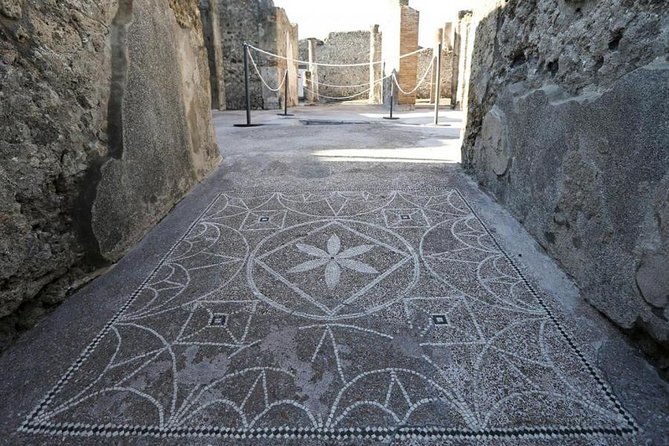Pompeii and Amalfi Coast Day Trip from Naples - Weather and visibility on the coast: why February can feel different