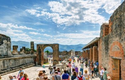 Pompeii and Herculaneum led by an Archaeologist with private transport - Herculaneum: the quieter park that shows the details