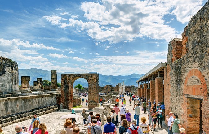 Pompeii and Herculaneum led by an Archaeologist with private transport - Herculaneum: the quieter park that shows the details