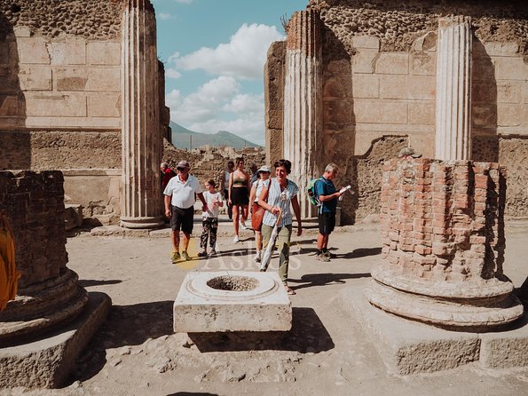 Pompeii and Herculaneum Private Walking Tour with an Archaeologist - Herculaneum first: the Roman city shaped by ash