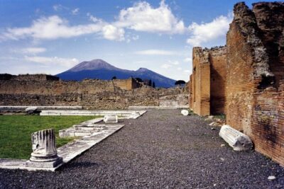 Pompeii and Mount Vesuvius Day Trip from Naples with Lunch - Pompeii tour: seeing the highlights without getting lost in the size