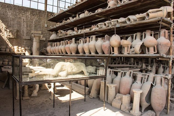 Pompeii and Naples Tour by High-Speed Train - Naples: a short stop that actually tastes like Naples