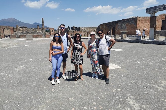 Pompeii and Sorrento Day Trip from Naples - Pizza in Pompeii: Included Lunch, but Keep an Eye on Timing