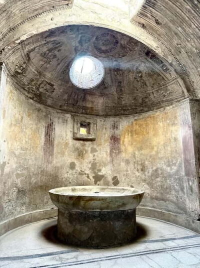 Pompeii: Exclusive Tour with Archaeologist and Entry Tickets - The 2-hour logic: seeing the city without getting swallowed by it
