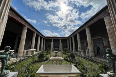 PompeiI Exclusive Tour with your Archaeologist in a Small Group - Porta Marina Superiore: the western entrance and the first clues
