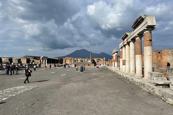 Pompeii Express: 1-Hour Guided Tour - Casa dei Vettii: frescoes and how the wealthy lived