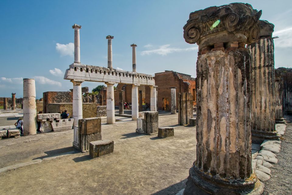 Pompeii: Guided Tour and Skip-the-Line Ticket - Lupanare and the Plaster Casts: Harder Moments, Held Carefully