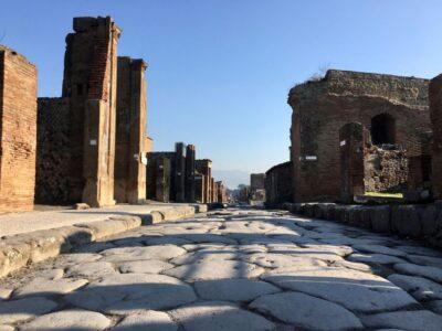 Pompeii: Guided Tour with Archaeologist with max. 12 People - Starting at Suisse Restaurant and getting oriented near Porta Marina Inferiore