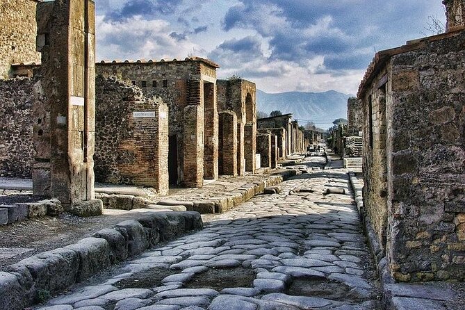 Pompeii half day tour from Naples - Return to Naples by 12:30: keep your afternoon flexible